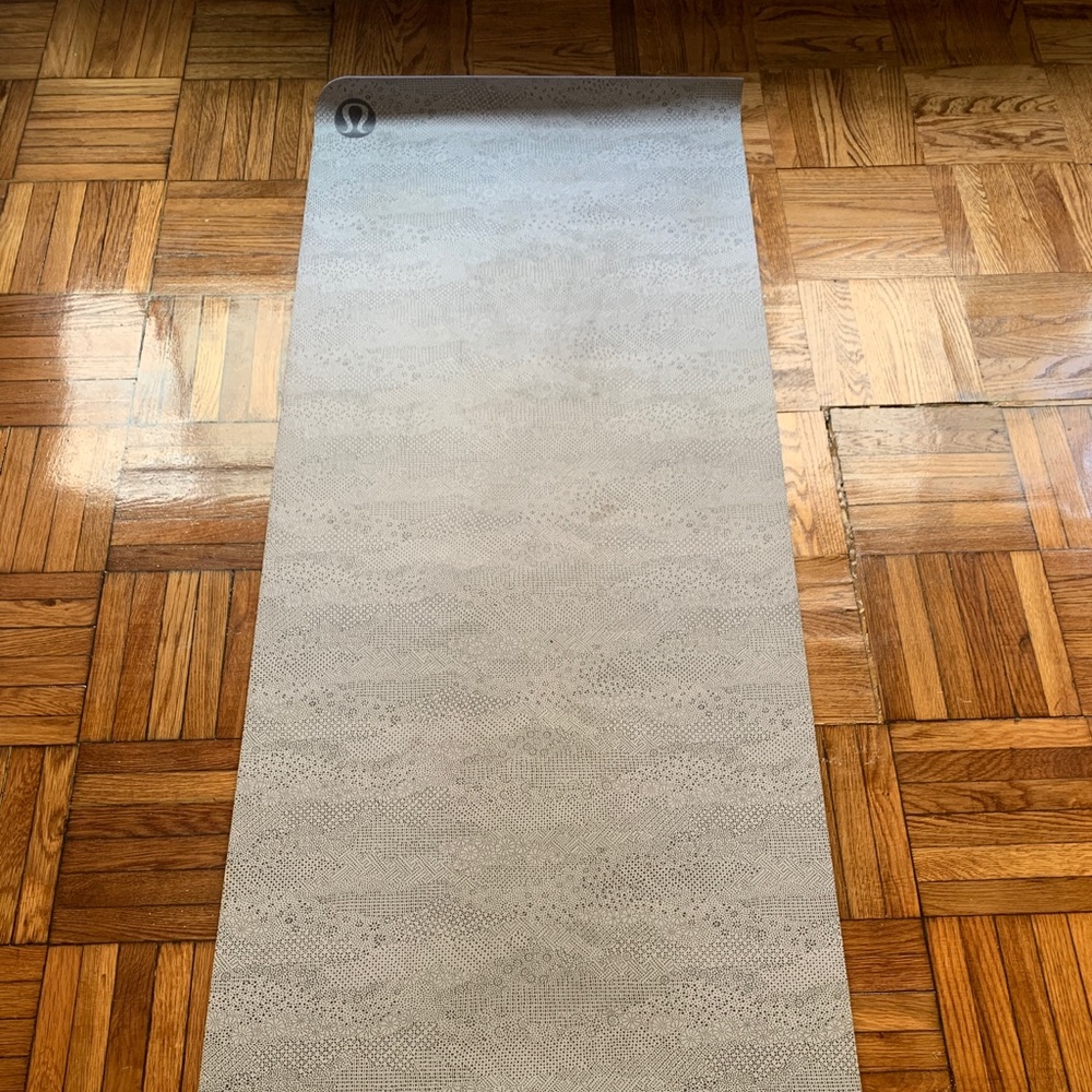 Lululemon yoga mat